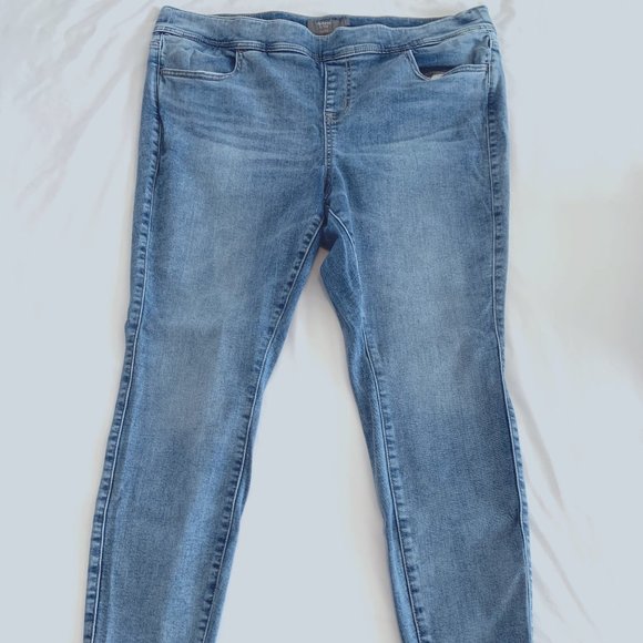Torrid Lean Jean/Jegging Size 18 Short Medium Wash - Picture 1 of 4